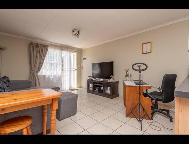 1 BEDROOM TOWNHOUSE SOLD IN MEYERSDAL